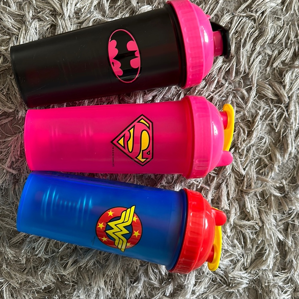 Set of 3 shaker cups